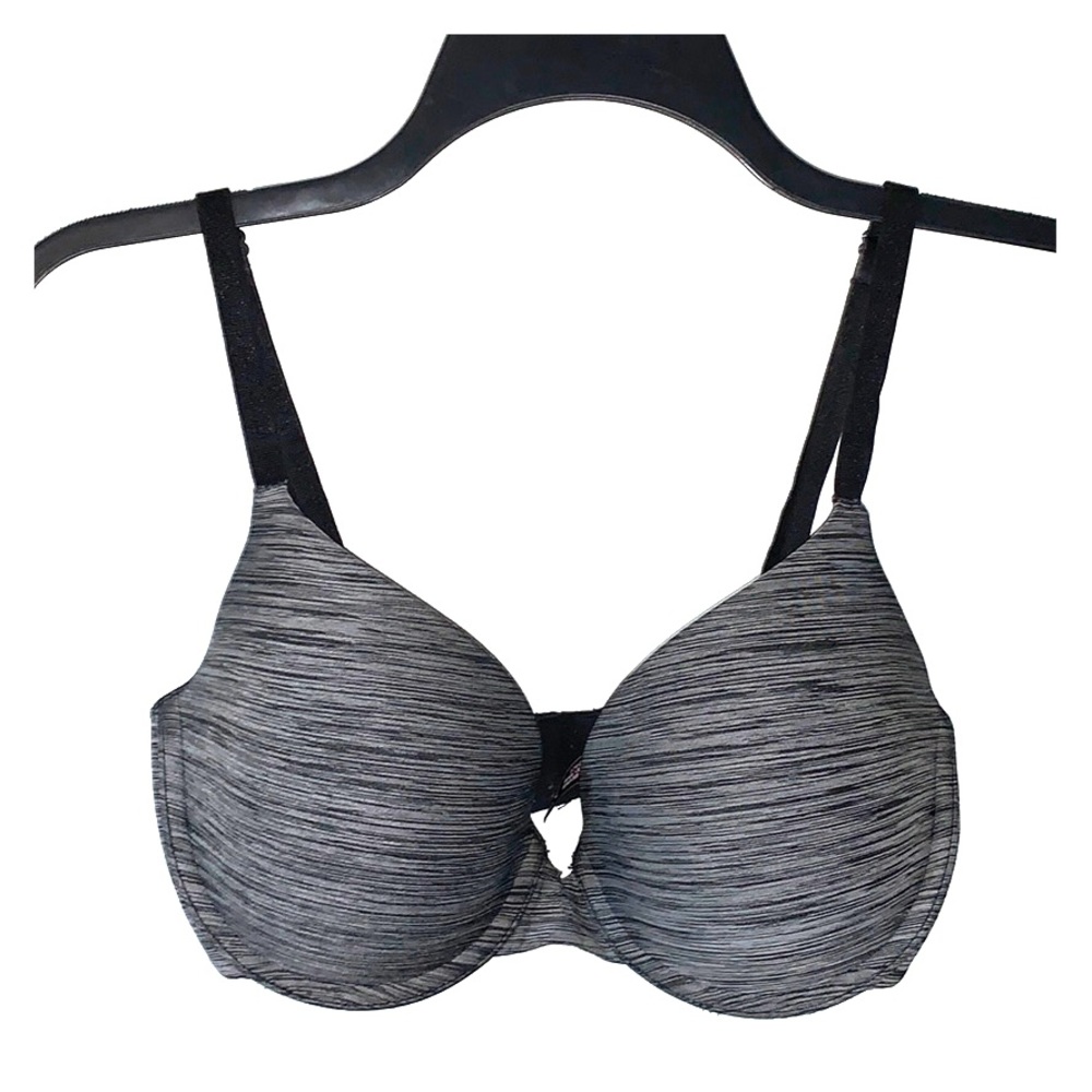 Victoria’s Secret 32DD gray and black bra
